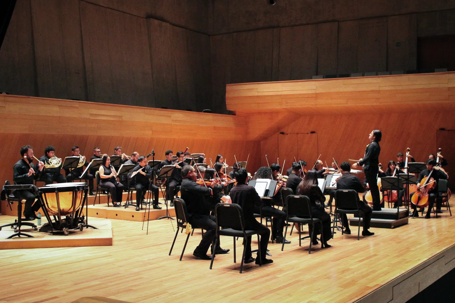 La orquesta completa en el escenario del Foro Boca